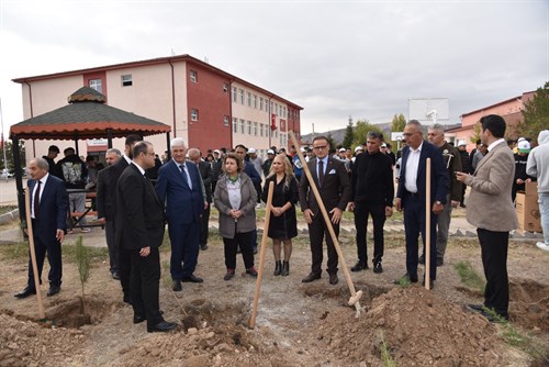 10 Kasım Atatürk'ü Anma Günü Kapsamında H.Hidayet Doğruer Mesleki ve Teknik Anadolu Lisesi'nde Gerçekleştirilen Fidan Dikim Töreni 